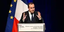 Francia, Macron prova a sbloccare la crisi: Sebastien Lecornu nominato premier