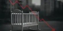 Crollano le nascite insieme alla retorica: il governo Meloni ha perso la battaglia demografica