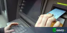 Addio ai costi sul prelievo di contanti al bancomat. Cosa ci insegna la decisione della Grecia