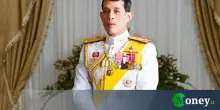 Questo è il re più ricco del mondo. Ha 17.000 case, 38 jet privati, 300 auto e 52 yacht di lusso