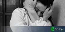 Cosa rischia chi condivide le foto del partner online?