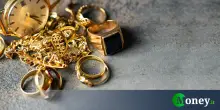 Conviene vendere l'oro fisico oggi, con il prezzo ai massimi storici?