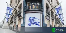 Meno borse, più trench. Il piano di Burberry per far risorgere il brand