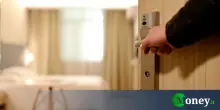 Sai perché le camere di albergo diventano sempre più piccole?