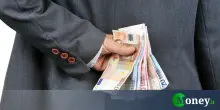 Si possono intestare beni ai figli per non pagare il Fisco?