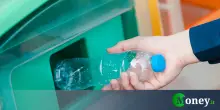 Questi 5 tipi di plastica andrebbero gettati nell'indifferenziata