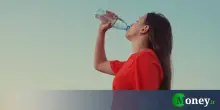 Acqua in bottiglia, ecco le migliori acque da bere nel 2025