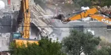 Cisgiordania, bulldozer israeliani demoliscono case in un villaggio