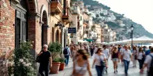 Arresto del sindaco di Sorrento: accuse di corruzione e mazzette