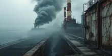 Incendio devastante all’interporto di Nola: fiamme e fumo visibili da lontano