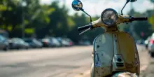 Incidente mortale a Rho: un monopattinista investito da un Tir