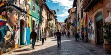 Murales che trasformano Gherardi in un set cinematografico