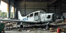Tragedia aerea in Umbria: un velivolo leggero si schianta in un capannone
