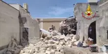 Crolla palazzina in provincia di Lecce, soccorsi quattro operai