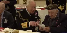 A Buckingham Palace il tea party di Re Carlo con i veterani