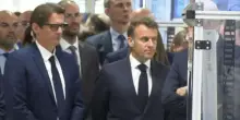 Macron inaugura laboratorio colosso italo-francese EssilorLuxottica