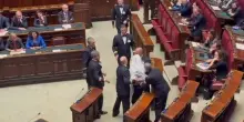 Referendum, Magi in aula Camera vestito da fantasma. Espulso