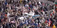Piazza San Pietro gremita, primo bagno di folla per Papa Leone XIV