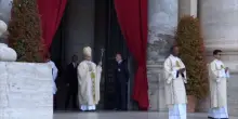 Papa Leone XIV sul sagrato di San Pietro, l’inizio della messa