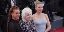 Cannes, sul red carpet arrivano Scarlett Johansson e Jodie Foster