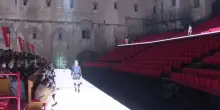 Sfilata di moda di Louis Vuitton al Palazzo dei Papi di Avignone