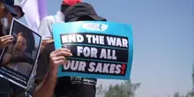 Manifestanti israeliani al confine con Gaza: “l’80% dice basta guerra”