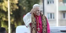 Il Papa si insedia: posso dire che per voi e con voi sono romano!