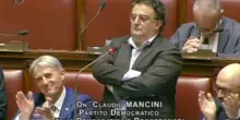 Dl sicurezza, sfottò dem Mancini: “Io in silenzio, faccio il Governo”