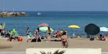 Napoli, caos al Lido delle Monache: scoppia la polemica sui social