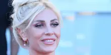 Il corpo al top di Paola Caruso: la verità dietro i suoi addominali definiti