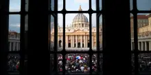 Papa Leone XIV prende posizione sul tema delle unioni omosessuali: un messaggio che fa discutere