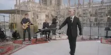 Sorprendente live session di Lazza aspettando San Siro