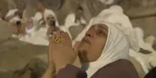 Pellegrinaggio alla Mecca, i musulmani pregano al Monte Arafat