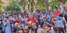 Concerto per Gaza, centinaia di musicisti e coristi a piazza Vittorio a Roma