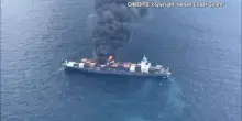 Portacontainer di Singapore in fiamme al largo dell’India del Sud