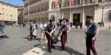Montecitorio, attivisti Ultima Generazione trascinati via dai carabinieri
