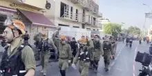 Nuovo attacco dell’Iran a Israele, colpito ospedale. Teheran: errore