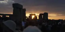 Migliaia di persone a Stonehenge per il solstizio d’estate