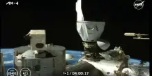 Navicella SpaceX attracca Iss con astronati India, Polonia e Ungheria