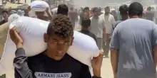 A Khan Younis il saccheggio della farina: “abbiamo fame, non c’è altra via”