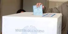 Seggi aperti fino alle 15 per il Referendum su cittadinanza, lavoro e ballottaggi: affluenza e aggiornamenti