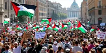 Roma, parte il corteo per Gaza: sfilano bandiere palestinesi e simboli di Pd, M5s e Avs