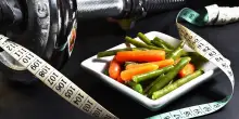 Dieta in menopausa: strategie per gestire l’aumento di peso