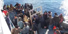 Tragedia a sud di Lampedusa: affonda barcone con migranti, vittima una giovane donna