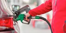 Benzina, esplodono i prezzi per la guerra: cifra shock raggiunta in autostrada
