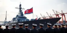 Kim Jong Un presenta il cacciatorpediniere Kang Kon per potenziare la marina nordcoreana