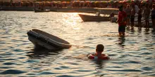 Tragedia a Lido Estensi: un giovane annega mentre salva due bagnanti