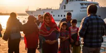 Bari accoglie 92 migranti: storie di speranza dal Mediterraneo