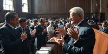 Ex premier di Bangladesh e alti funzionari accusati di crimini contro l’umanità