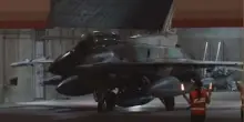 Israele lancia attacchi contro porti e centrali Houthi in Yemen